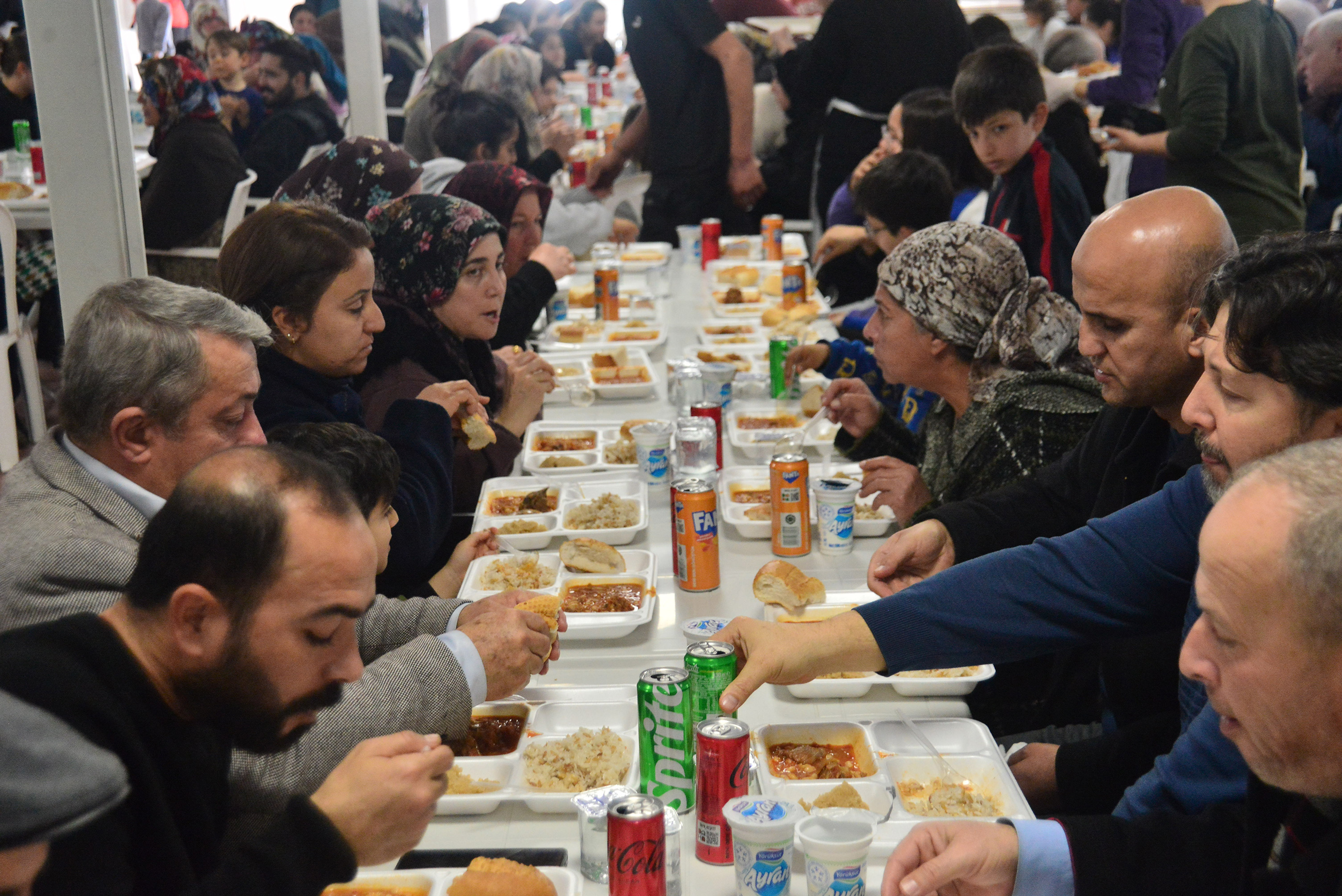 6 Şubat depremlerinin yıl dönümünde 30 bin kişiye taziye yemeği