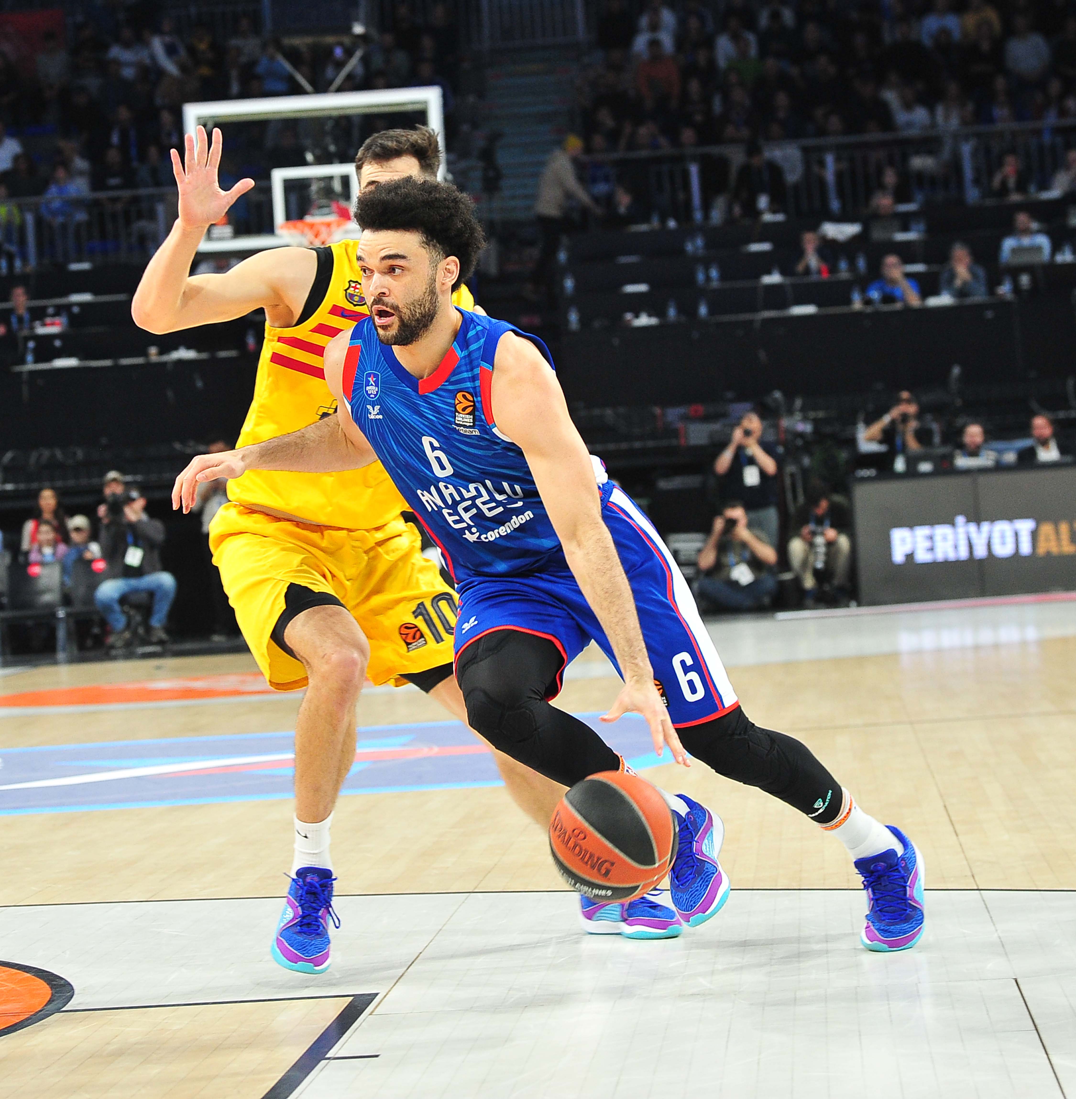 Anadolu Efes - Barcelona: 98-74