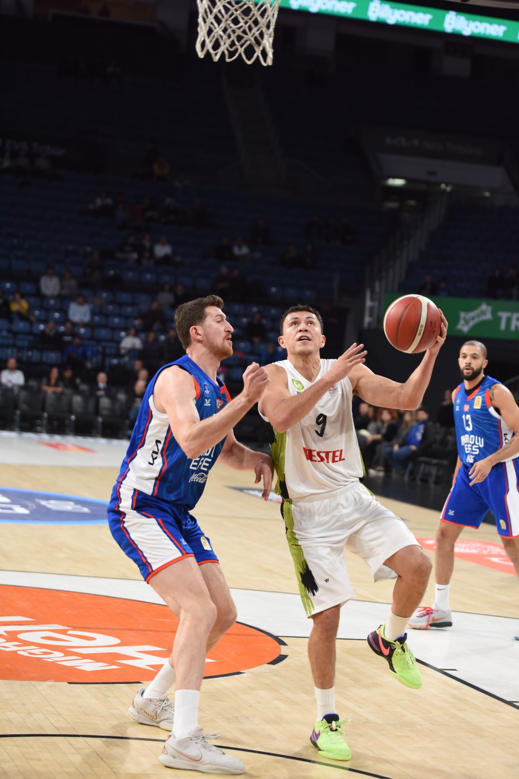 Anadolu Efes - Manisa Büyükşehir Belediyespor: 99-79