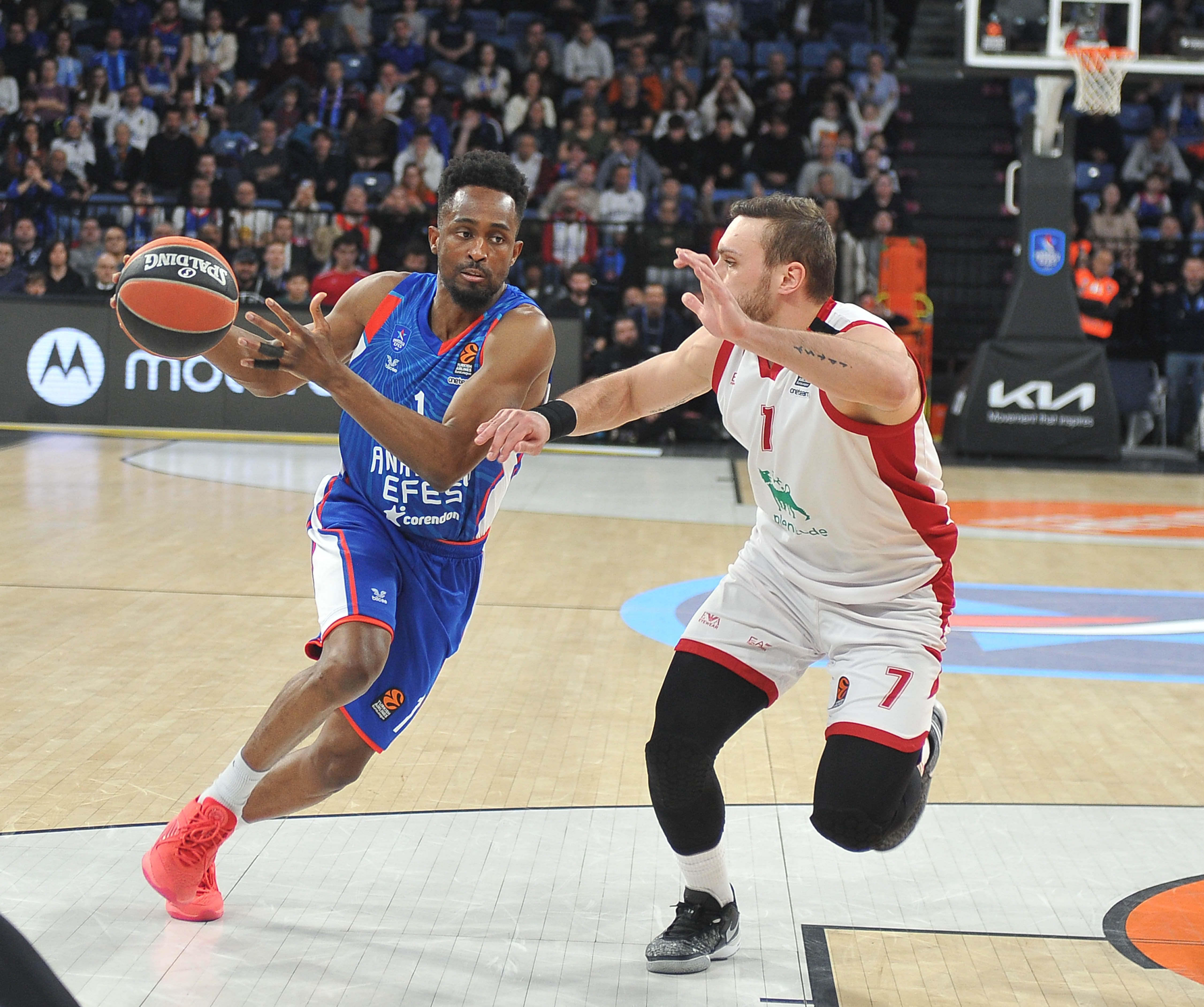 Anadolu Efes - Olimpia Milano: 79-73