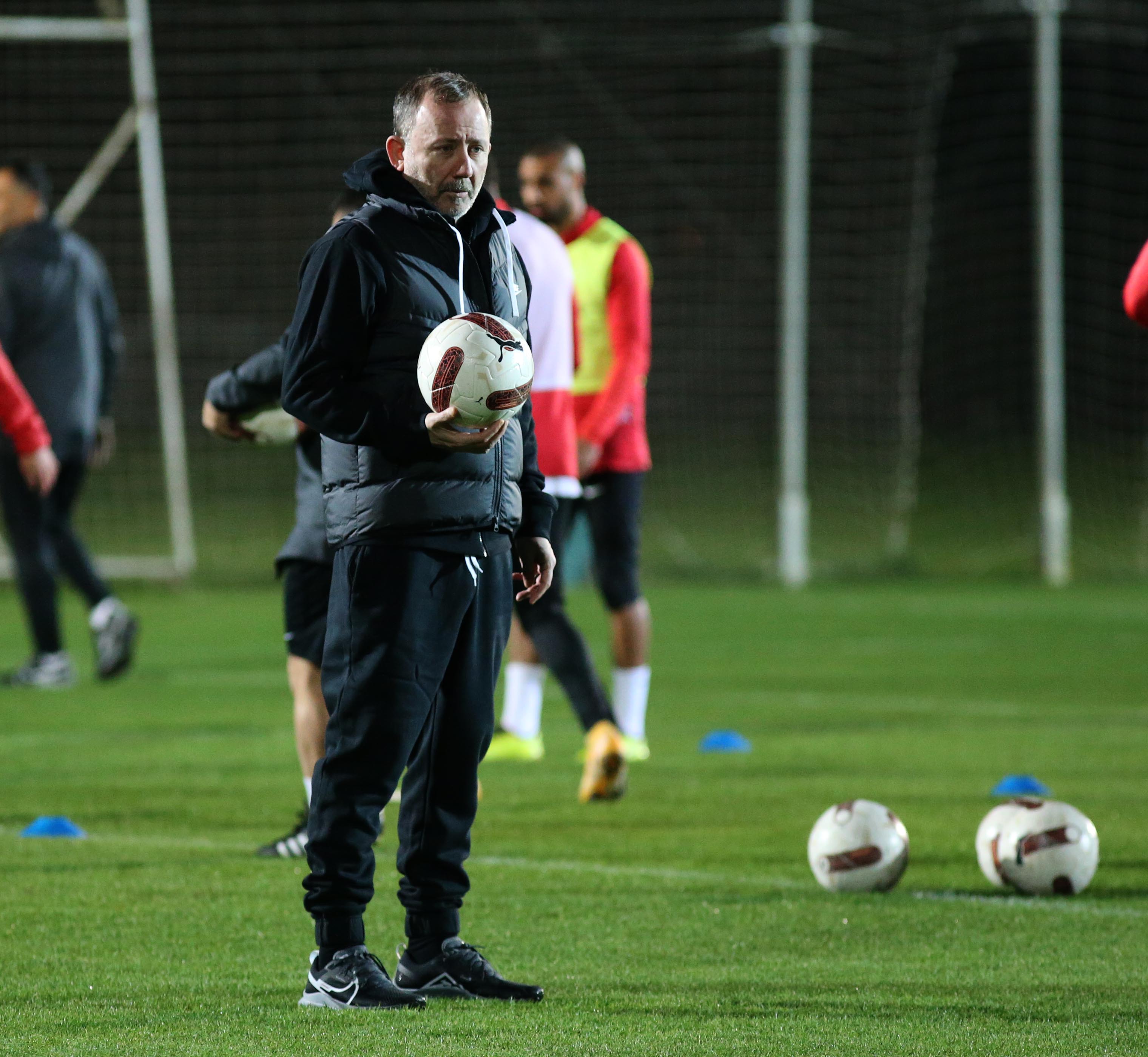 Antalyaspor’da Sergen Yalçın ilk antrenmanına çıktı (FOTOĞRAFLAR)