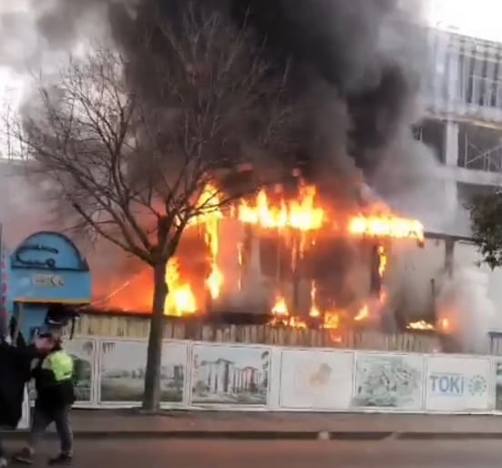 Ataşehir'de işçilerin kaldığı konteynerde yangın - 1