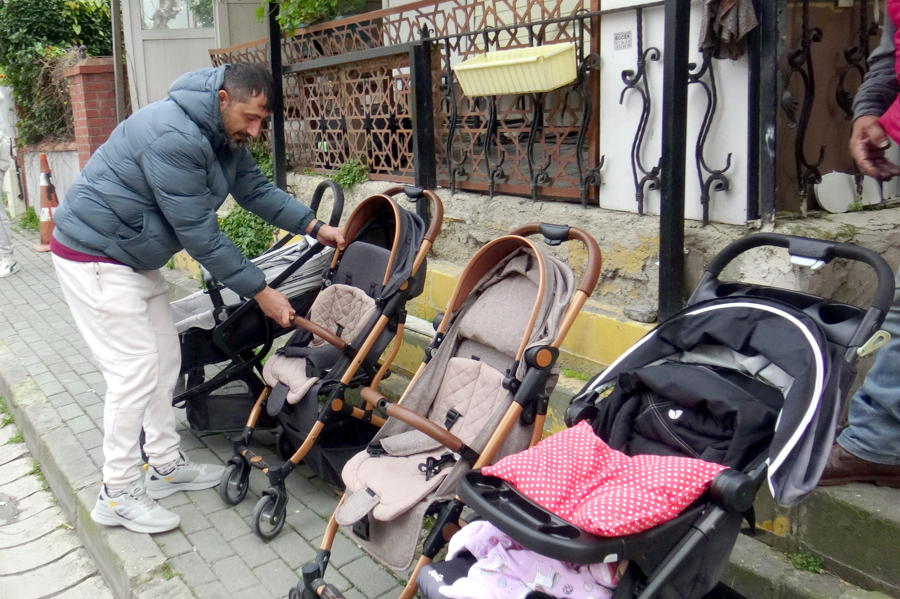 Avcılar’da bebek arabası hırsızlığı: Hırsızlar çaldı; taksi şoförü teslim etti