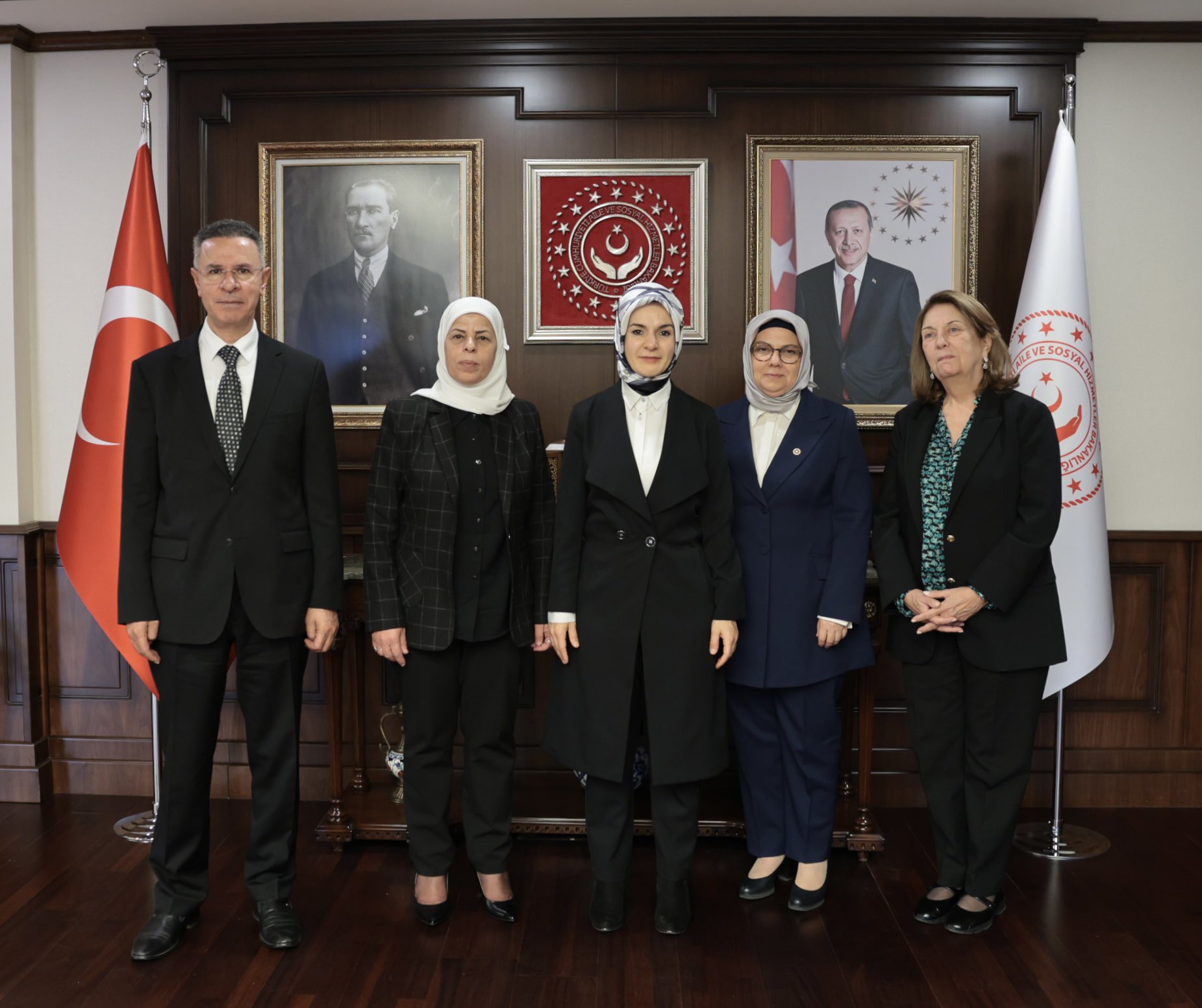 Bakan Göktaş, Filistin Ankara Büyükelçisi Mustafa ile görüştü 