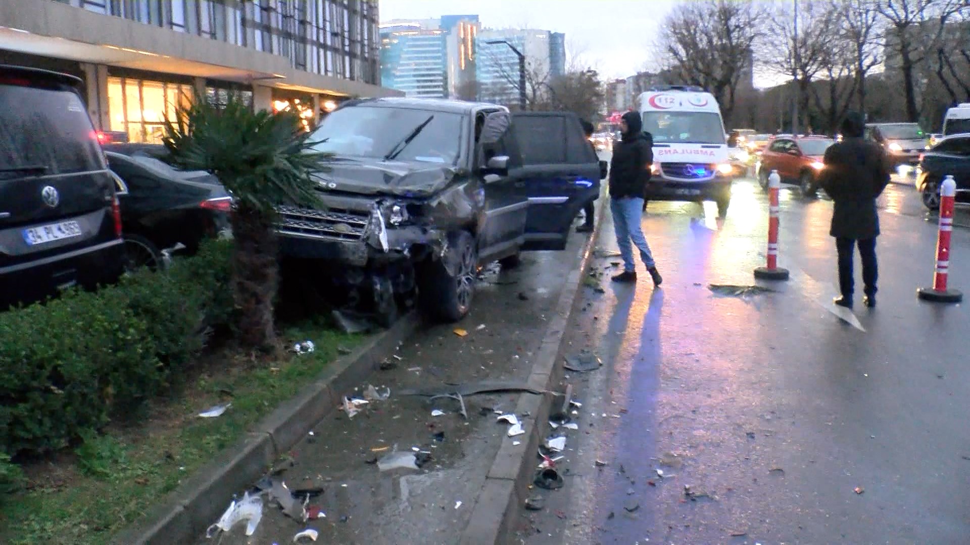 Bakırköy'de 5 aracın karıştığı zincirleme kaza