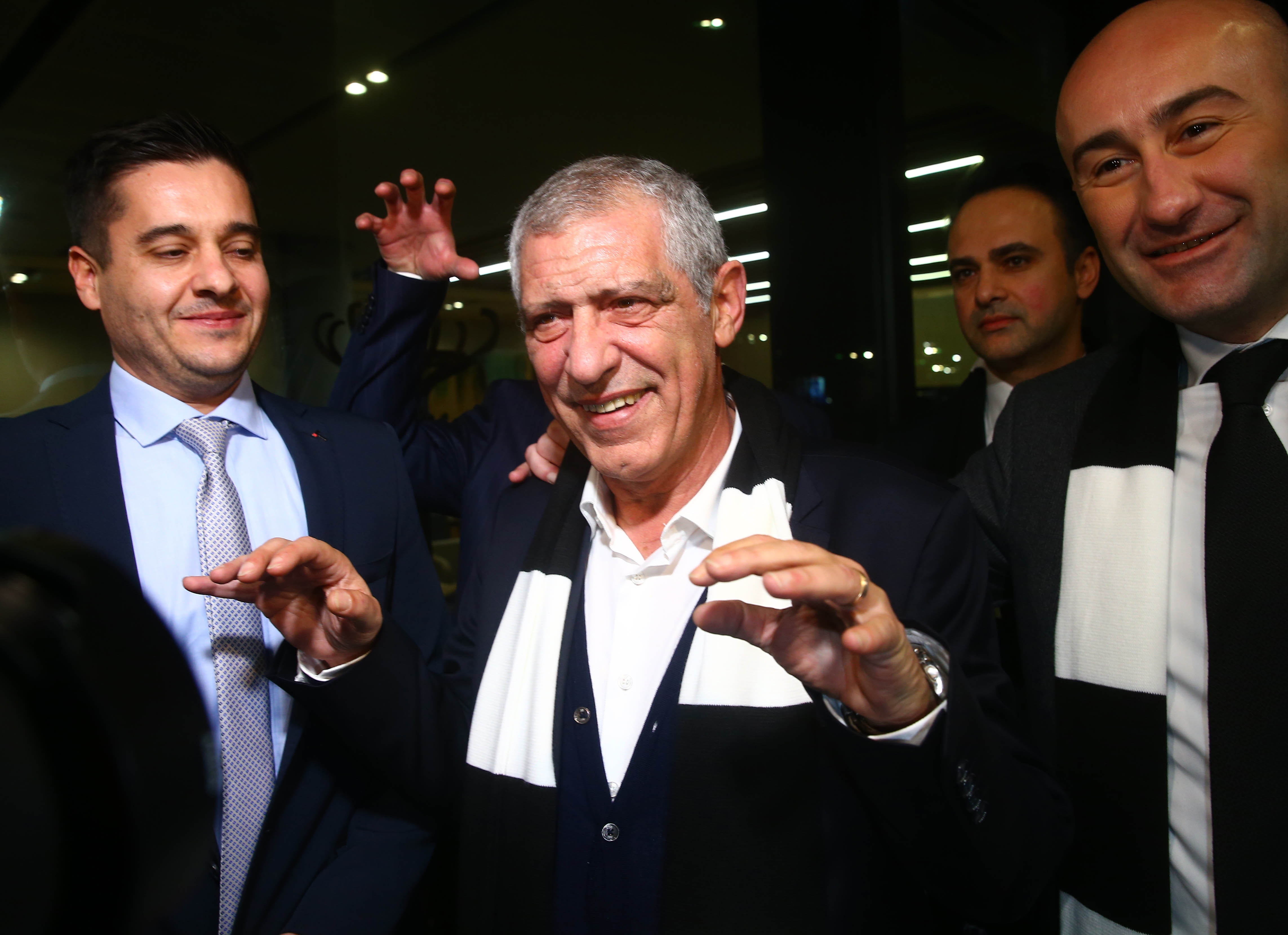 Beşiktaş’ın yeni teknik direktörü Fernando Santos, İstanbul’a geldi