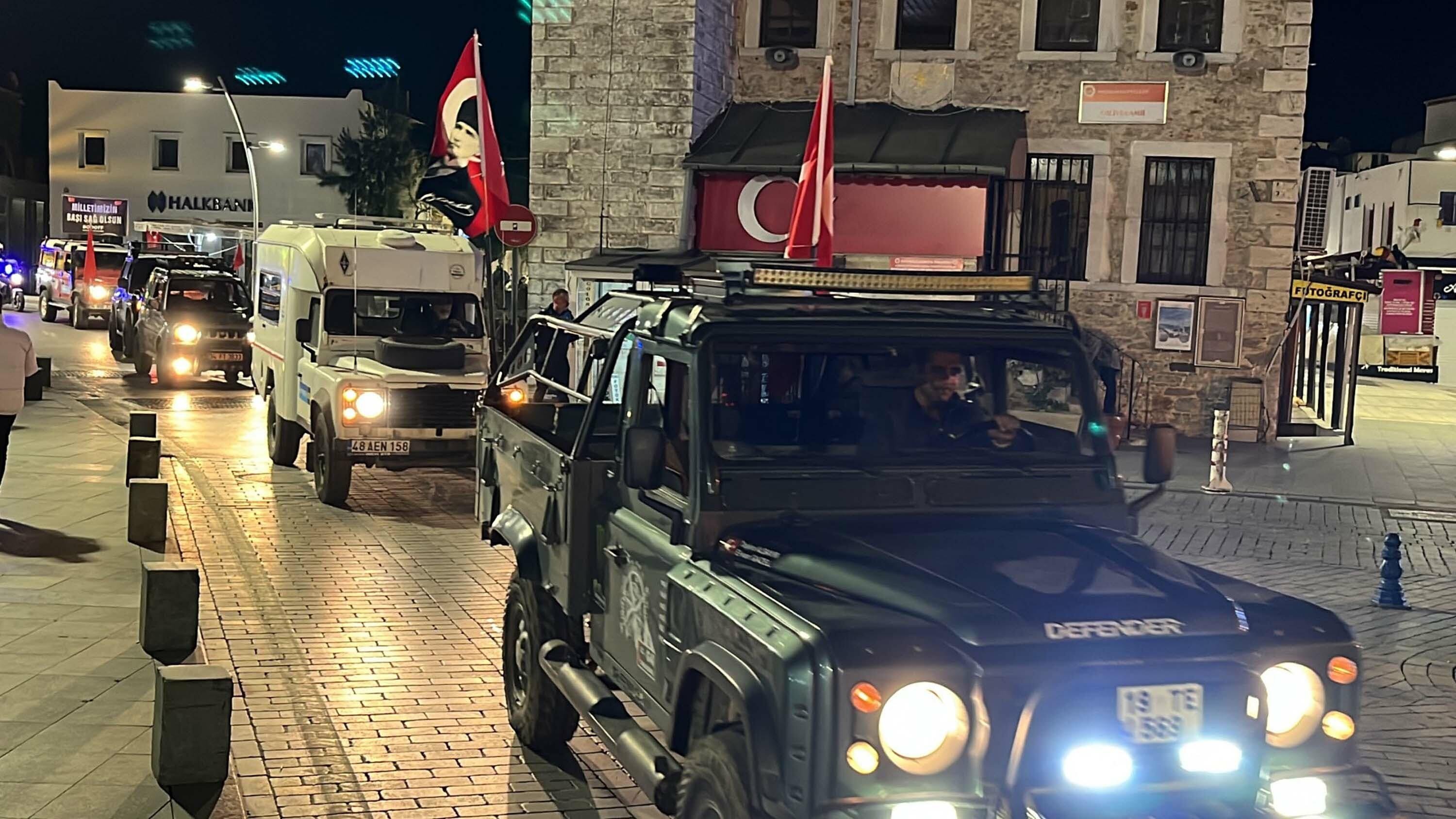 Bodrum Offroad Kulübü üyeleri, şehitler için konvoy yaptı