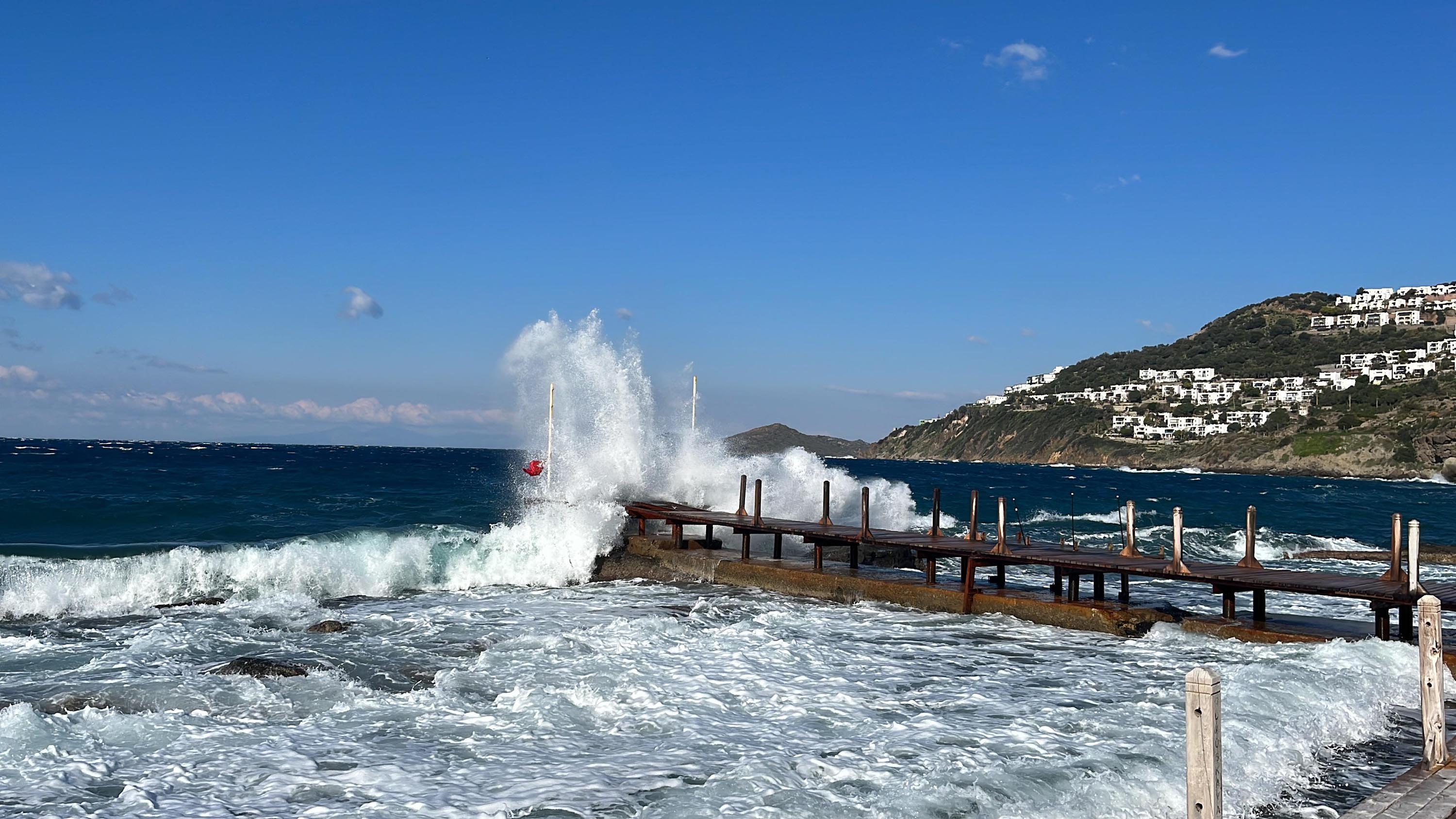 Bodrum’da denizde fırtına; feribot seferleri iptal edildi