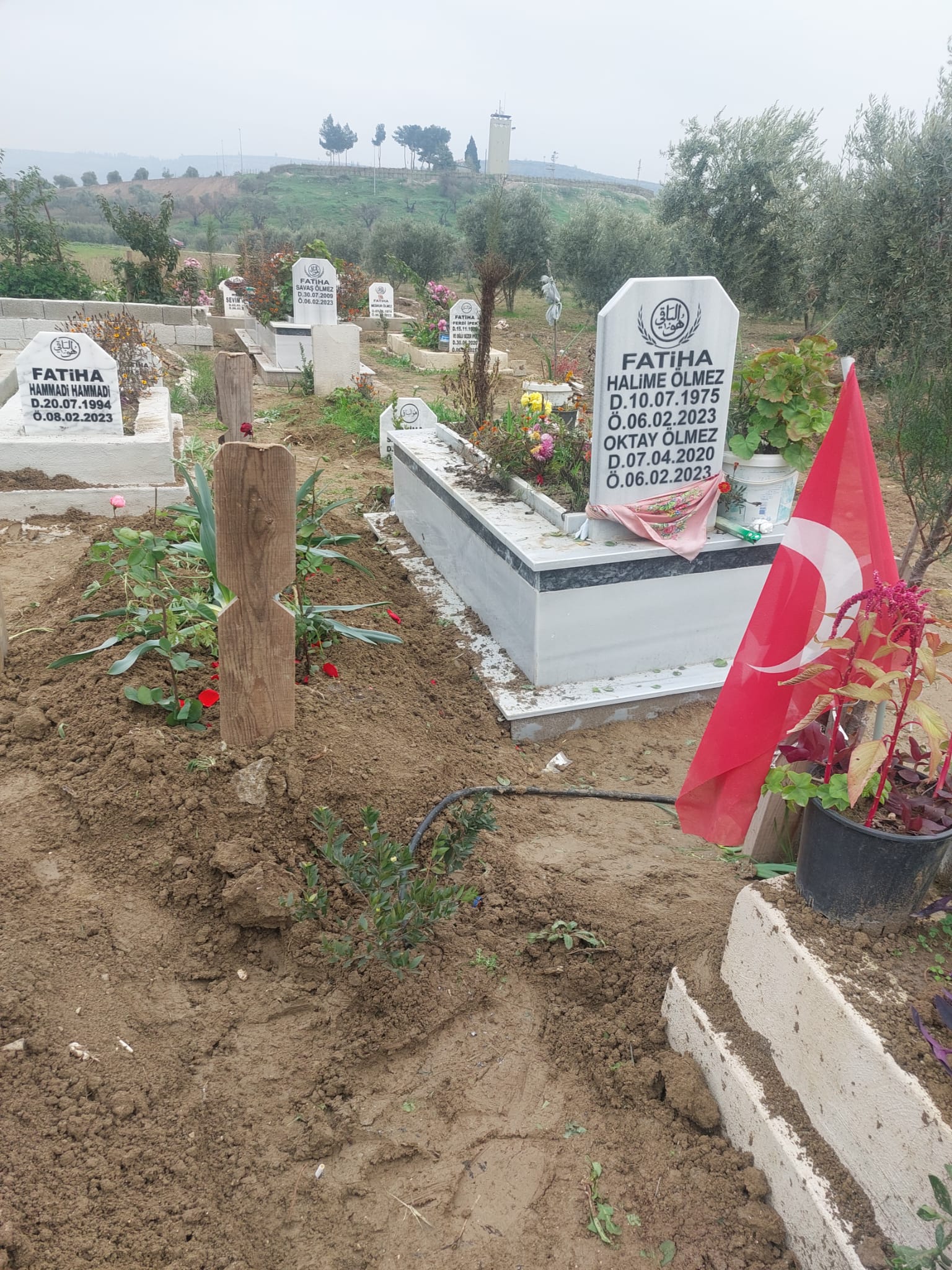 Cebindeki bisküviyi enkaz altındaki çocukları için aldığını söylemişti; hayatını kaybetti