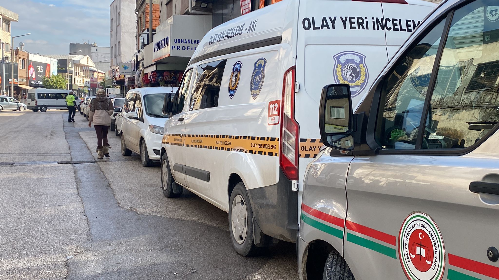 İcra memurlarıyla hacze giden polis memuru tabancayla vuruldu