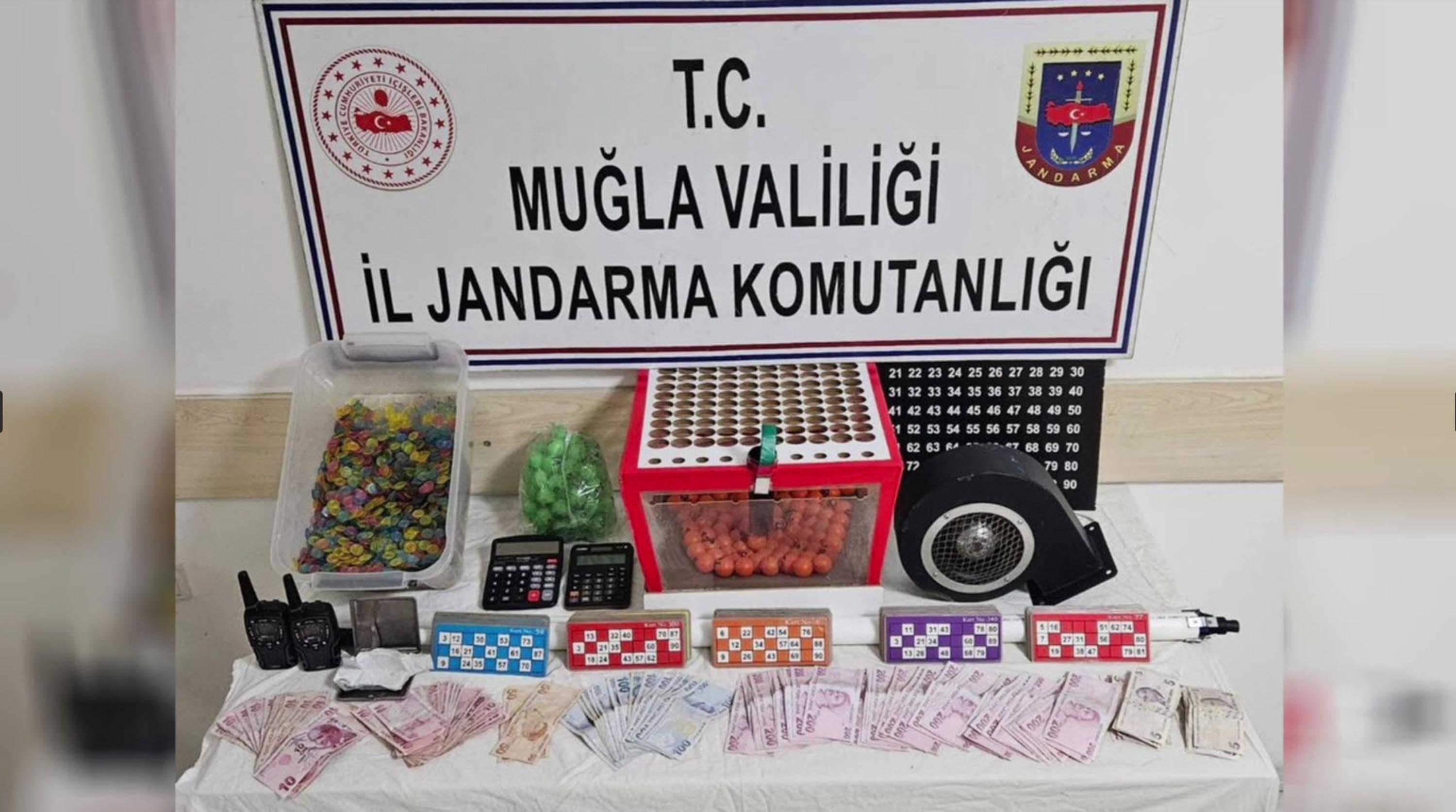 Dernekte kumar oynarken suçüstü yakalandılar