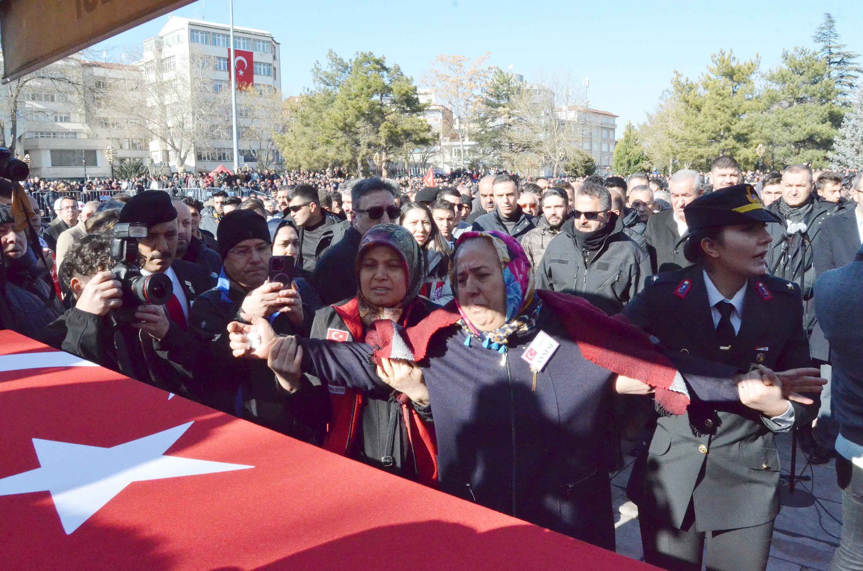 Şehit Üsteğmen Delen, son yolculuğuna uğurlandı/Ek fotoğraf 