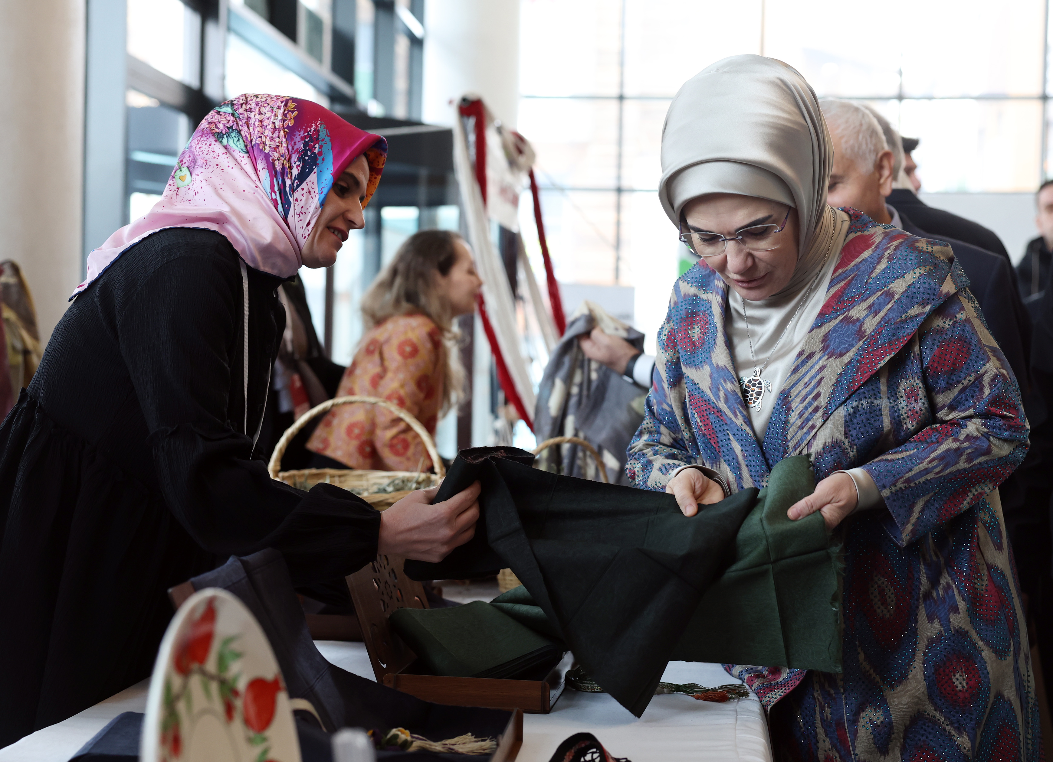  Emine Erdoğan İstanbul'da Siirtli kadınlarla bir araya geldi