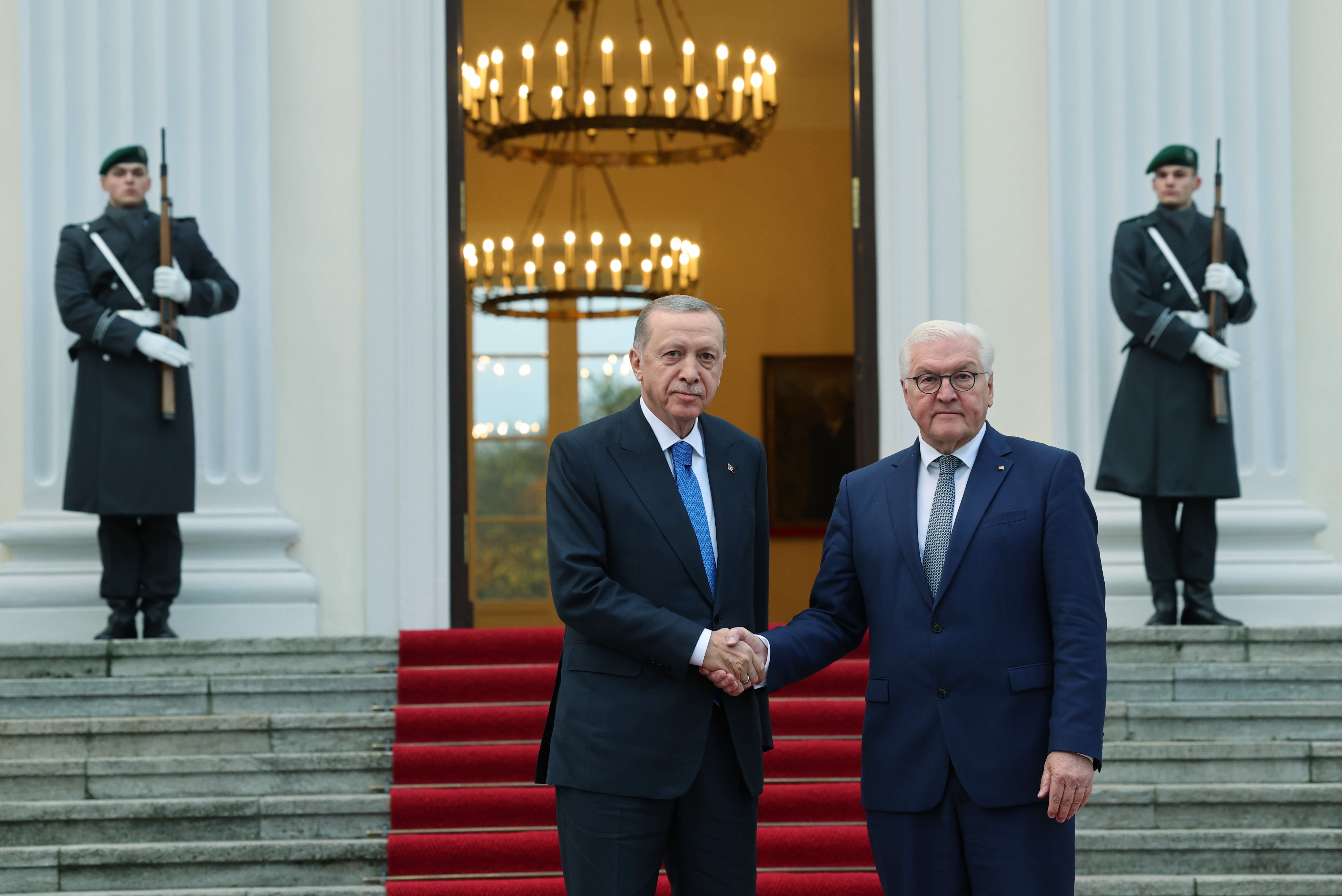 Erdoğan, Alman mevkidaşı Steinmeier ile bir araya geldi