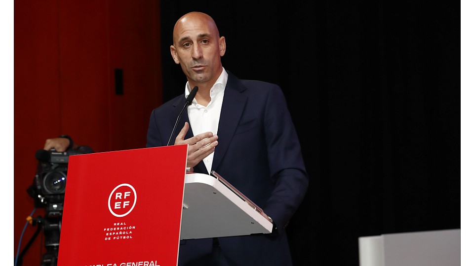 FIFA, Rubiales için karar verdi: Futbol faaliyetlerinden 3 yıl men