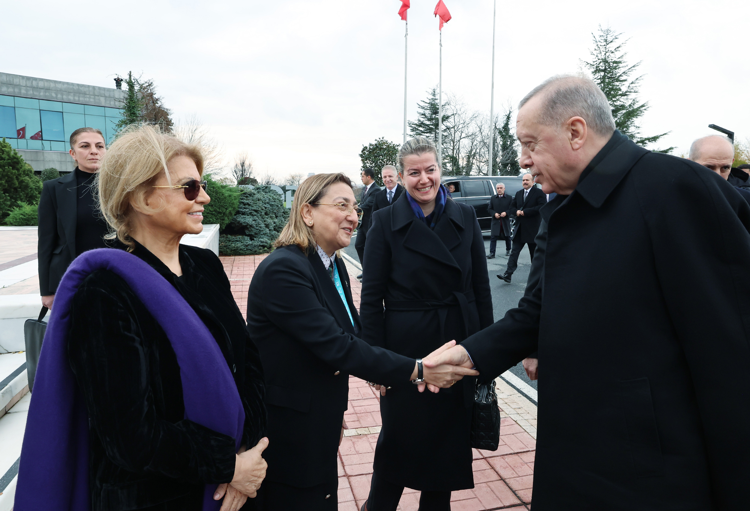 (Geniş haber) Cumhurbaşkanı Erdoğan: Sermaye piyasalarını manipüle etmeye çalışan tamahkarlara meydanı boş bırakamayız