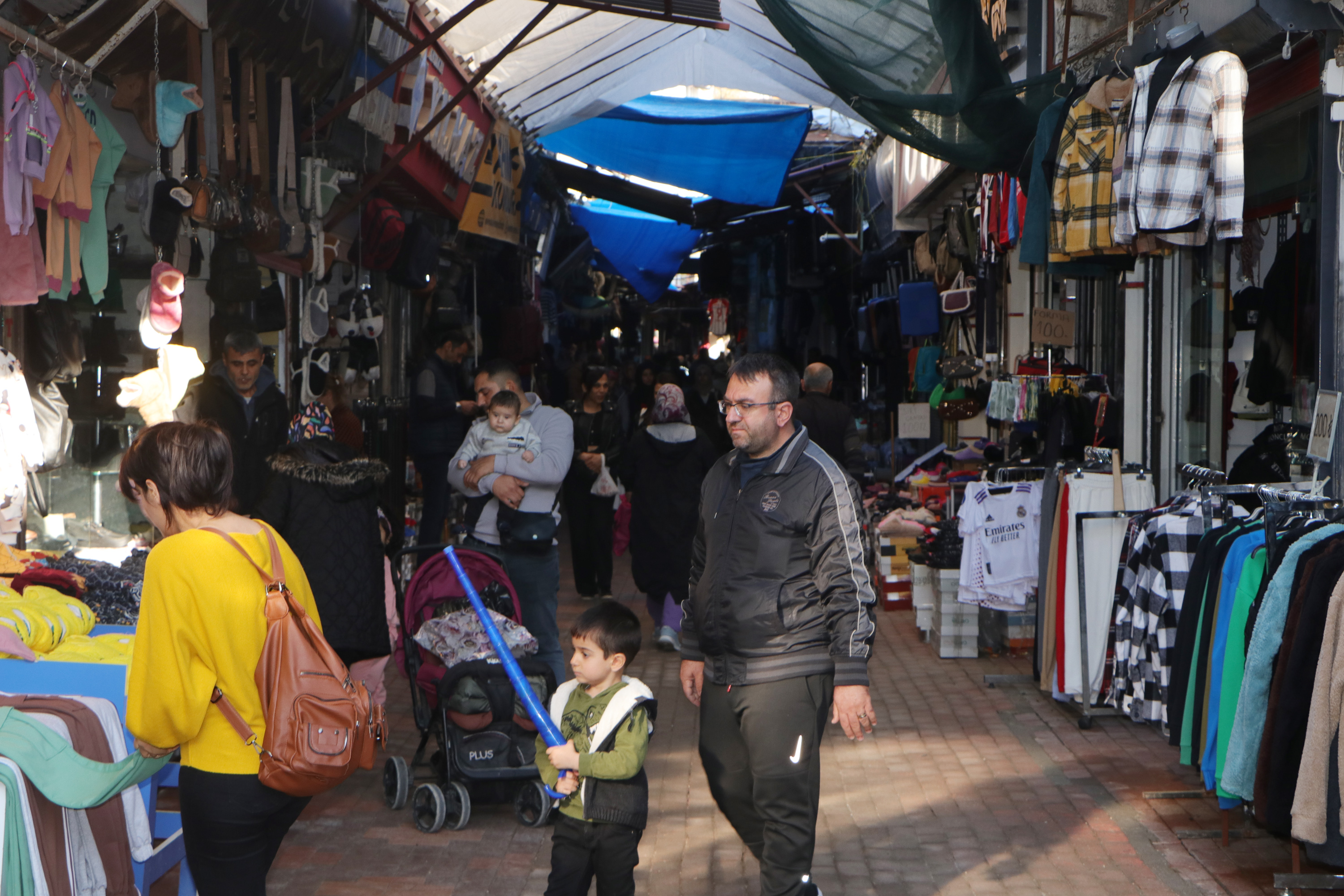 Hatay’da tarihi Uzun Çarşı’da hüzünlü yılbaşı