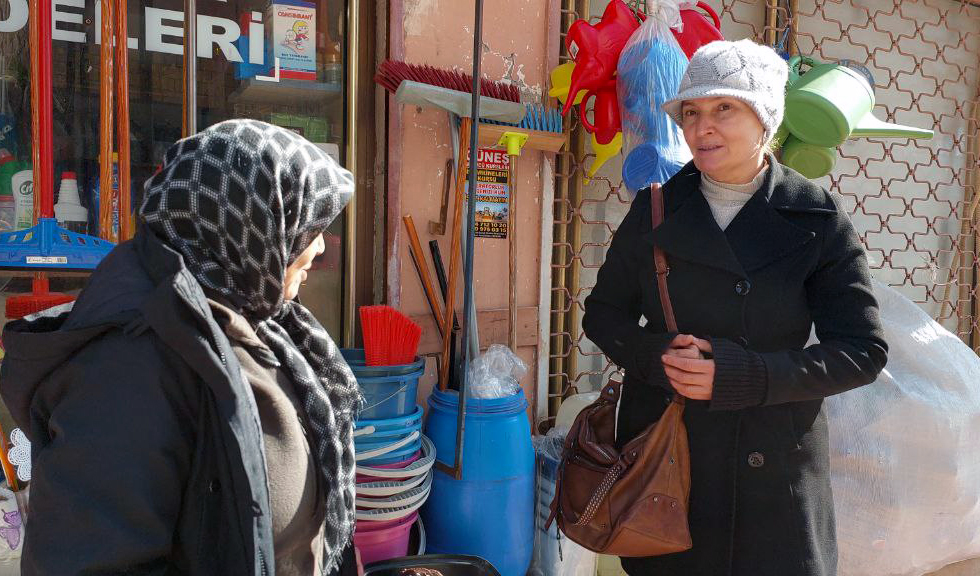 Mahalle muhtarı ölünce eşi aday oldu