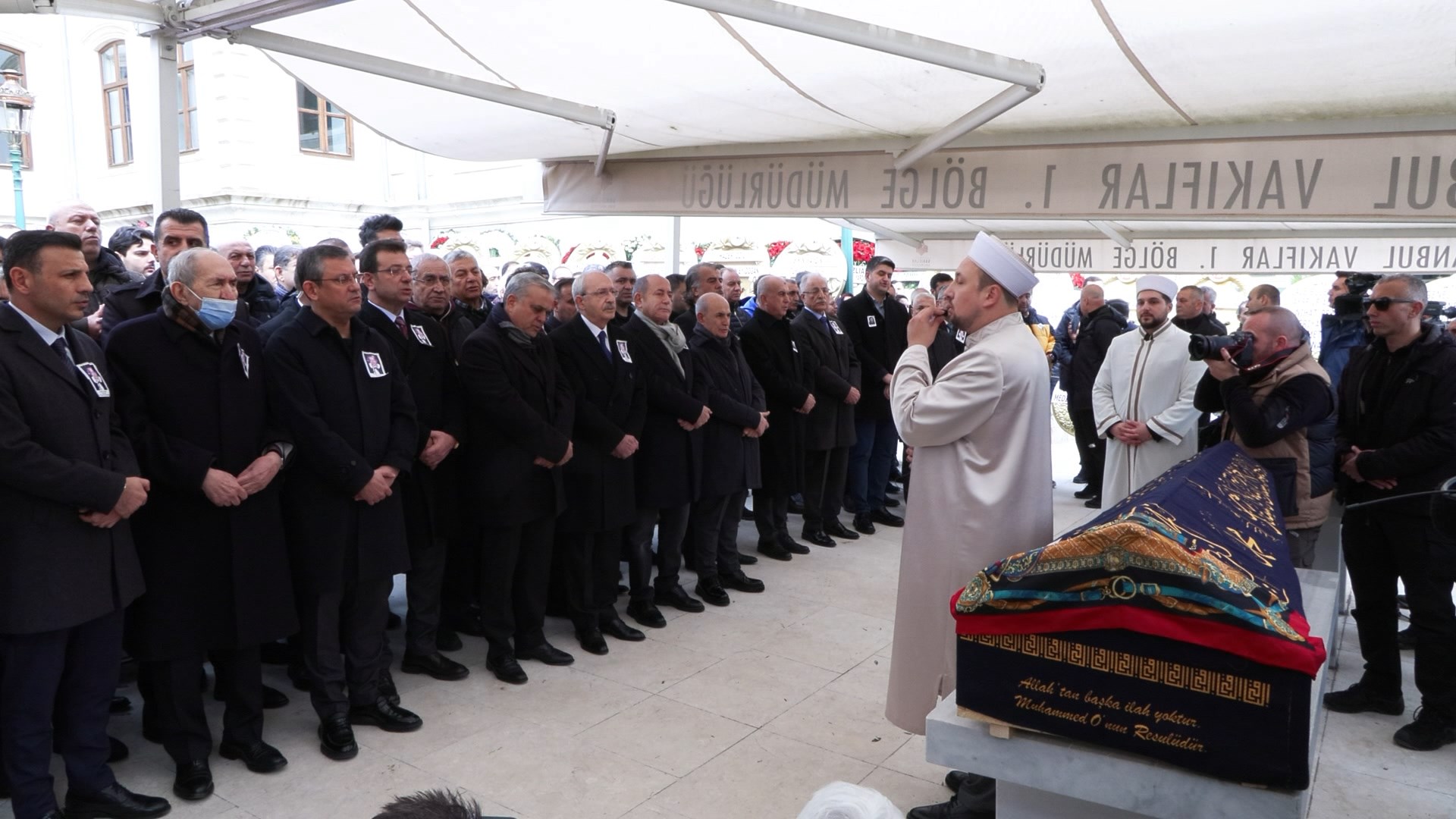 İmamoğlu ve Kılıçdaroğlu cenaze namazında; Kendisini iyi görmekten mutlu oldum