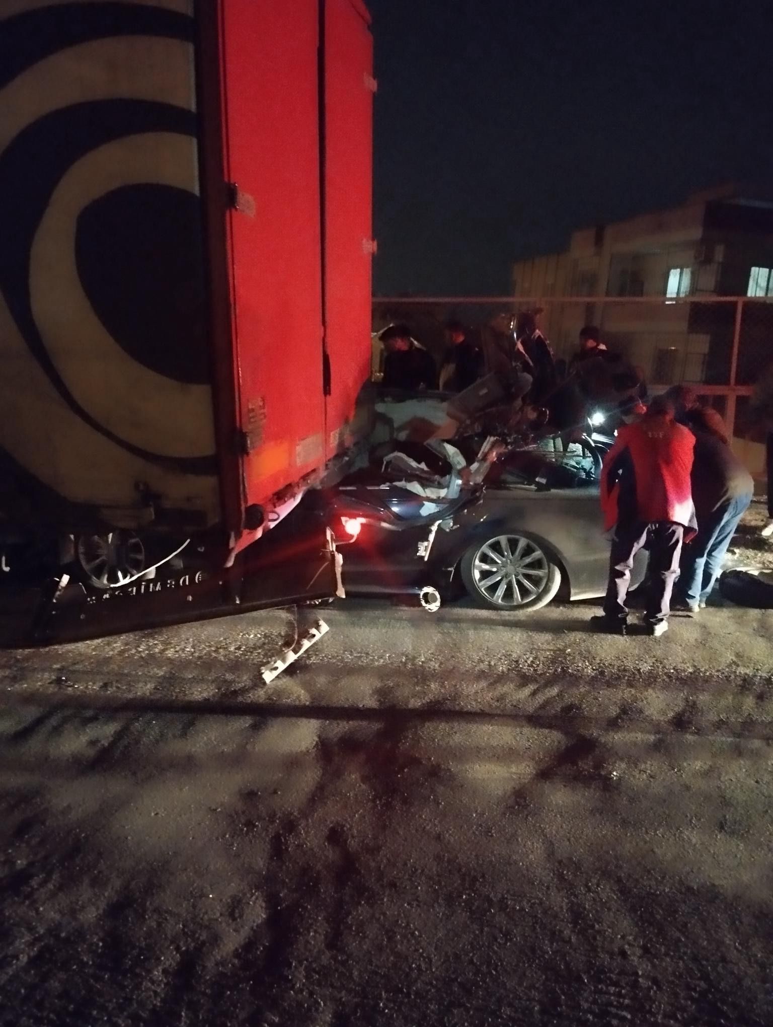 Mersin’de otomobil, TIR’a arkadan çarptı: 1 ölü, 3 yaralı