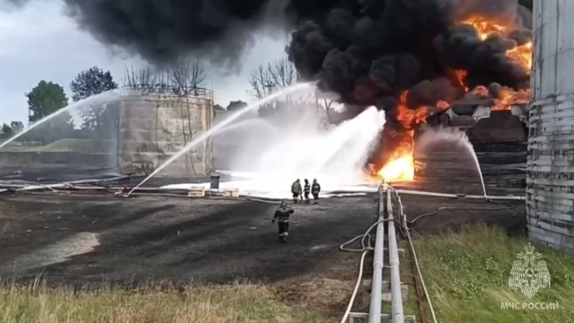 Moskova ile Rostov bölgesi arasında kalan Voronej’deki petrol deposunda yangın