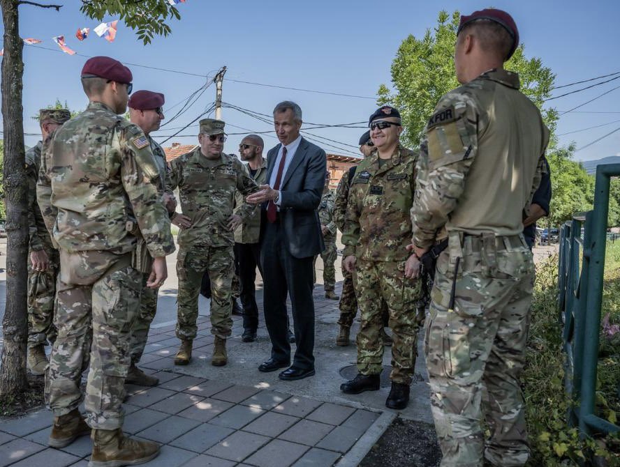 NATO, Kosova ve Sırbistan’ı anlaşmalara uymaya çağırdı