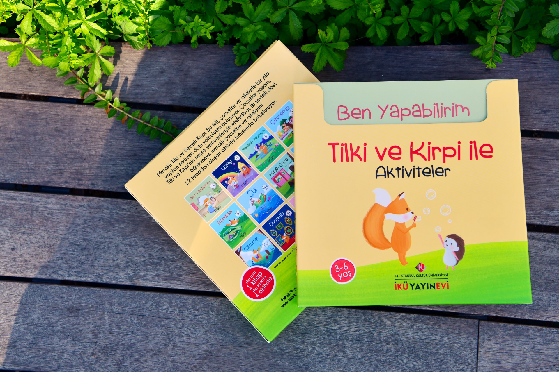 Okul öncesi çocuklar için eğitici aktivite seti Tilki ve Kirpi raflarda