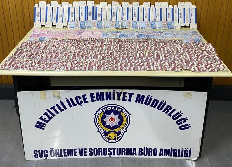 Otomobilde 1158 uyuşturucu hap ele geçirildi, sürücü tutuklandı