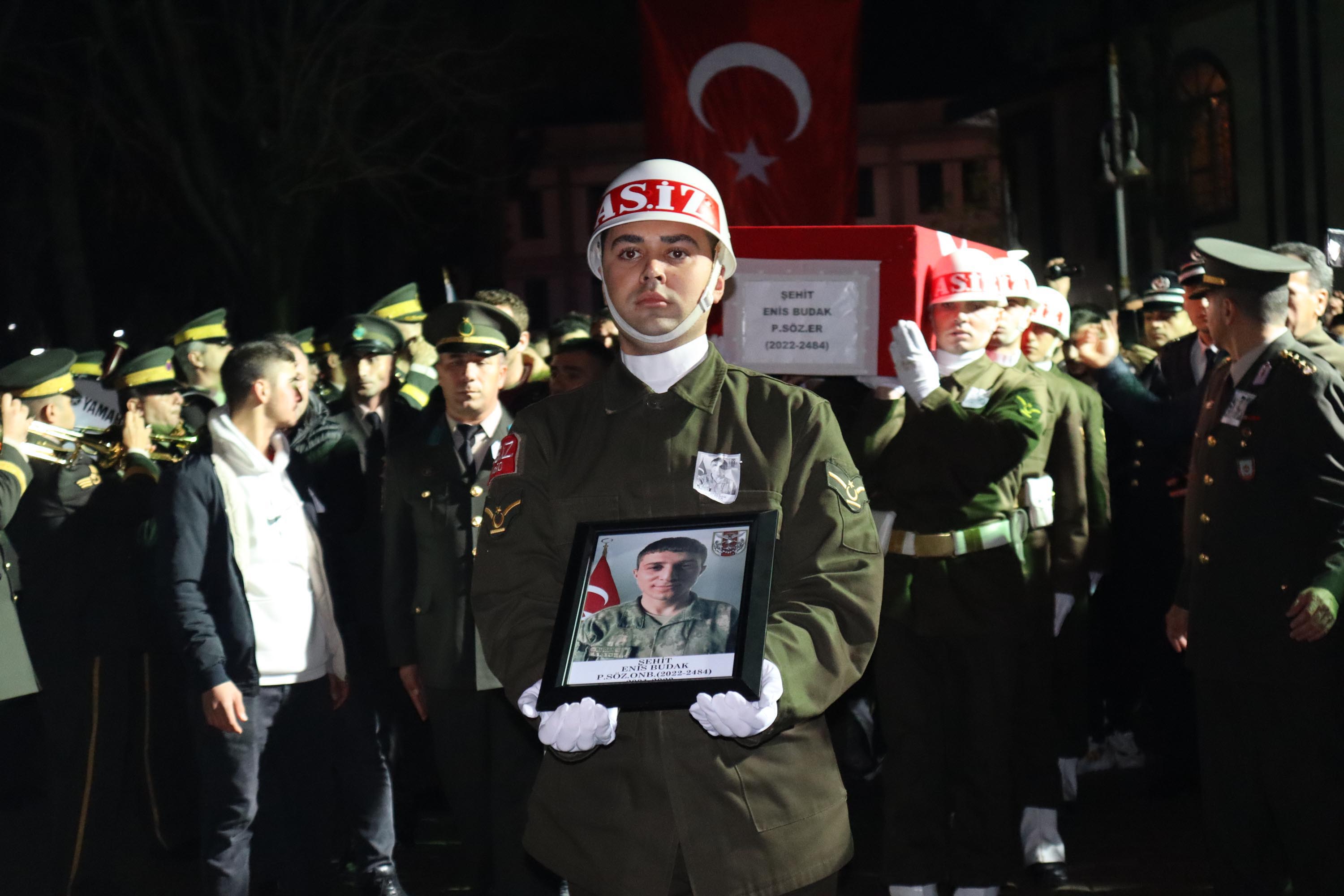 Pençe-Kilit şehidi Piyade Sözleşmeli Er Budak toprağa verildi