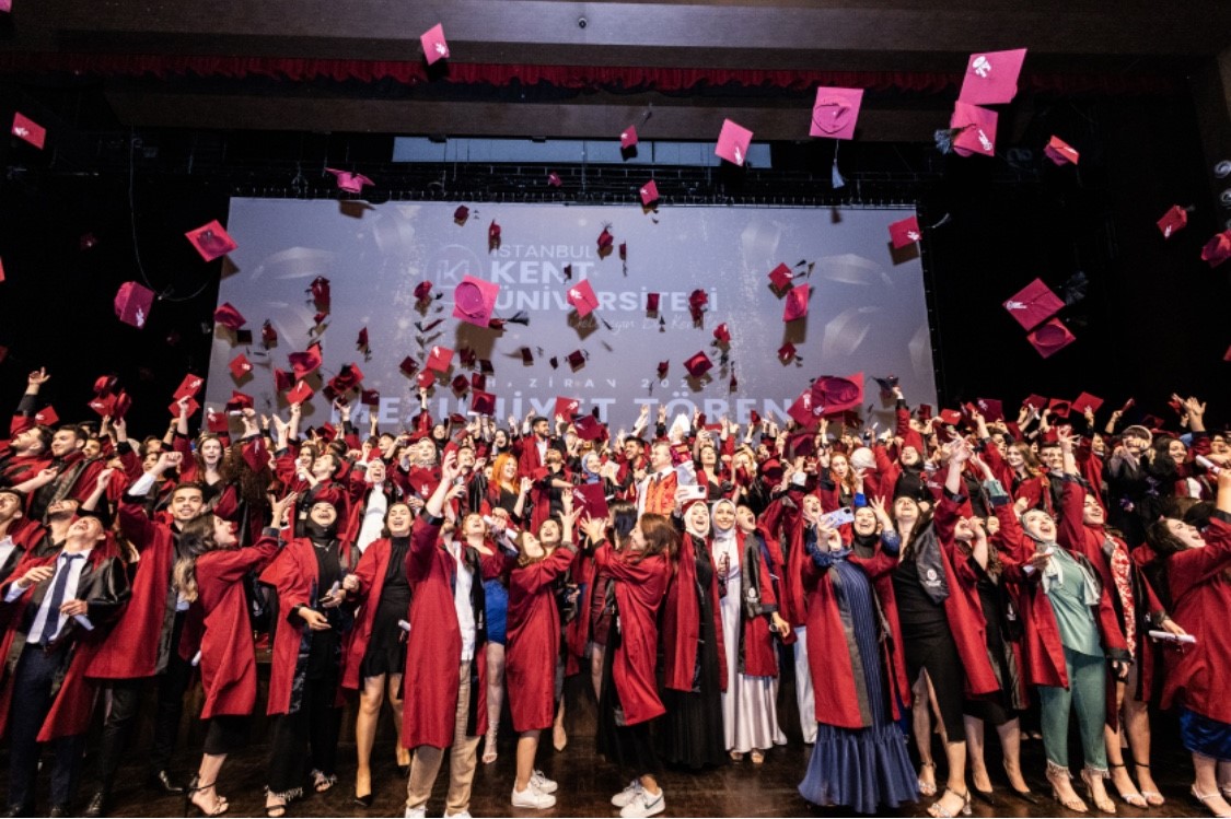 İstanbul Kent Üniversitesi’nde mezuniyet töreni gerçekleşti