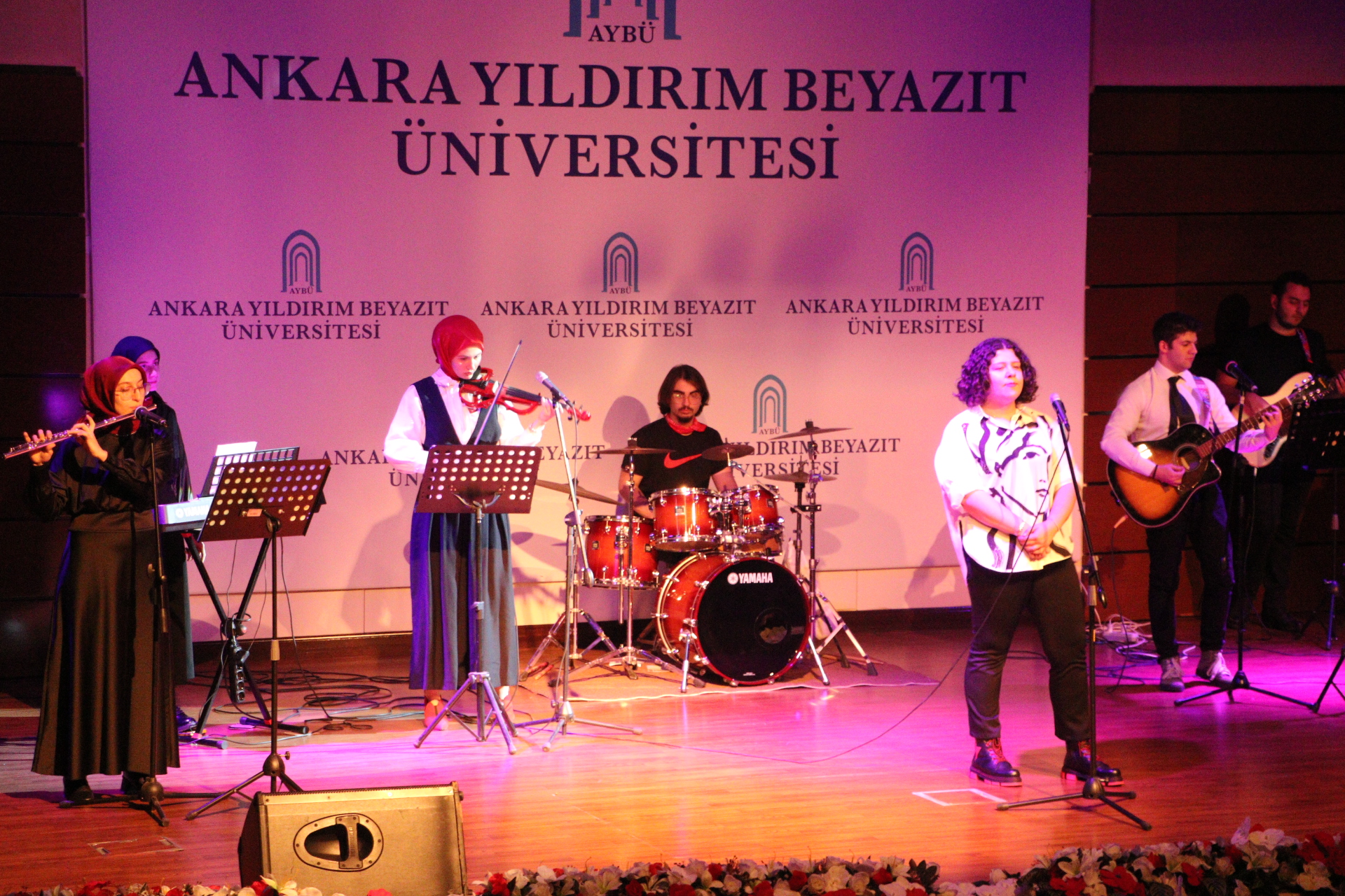 Tıp öğrencilerinden, depremzedeler yararına konser 