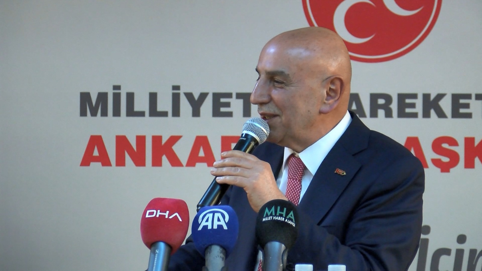 Turgut Altınok: Muhtarlara ücretsiz ulaşım kartı vereceğiz