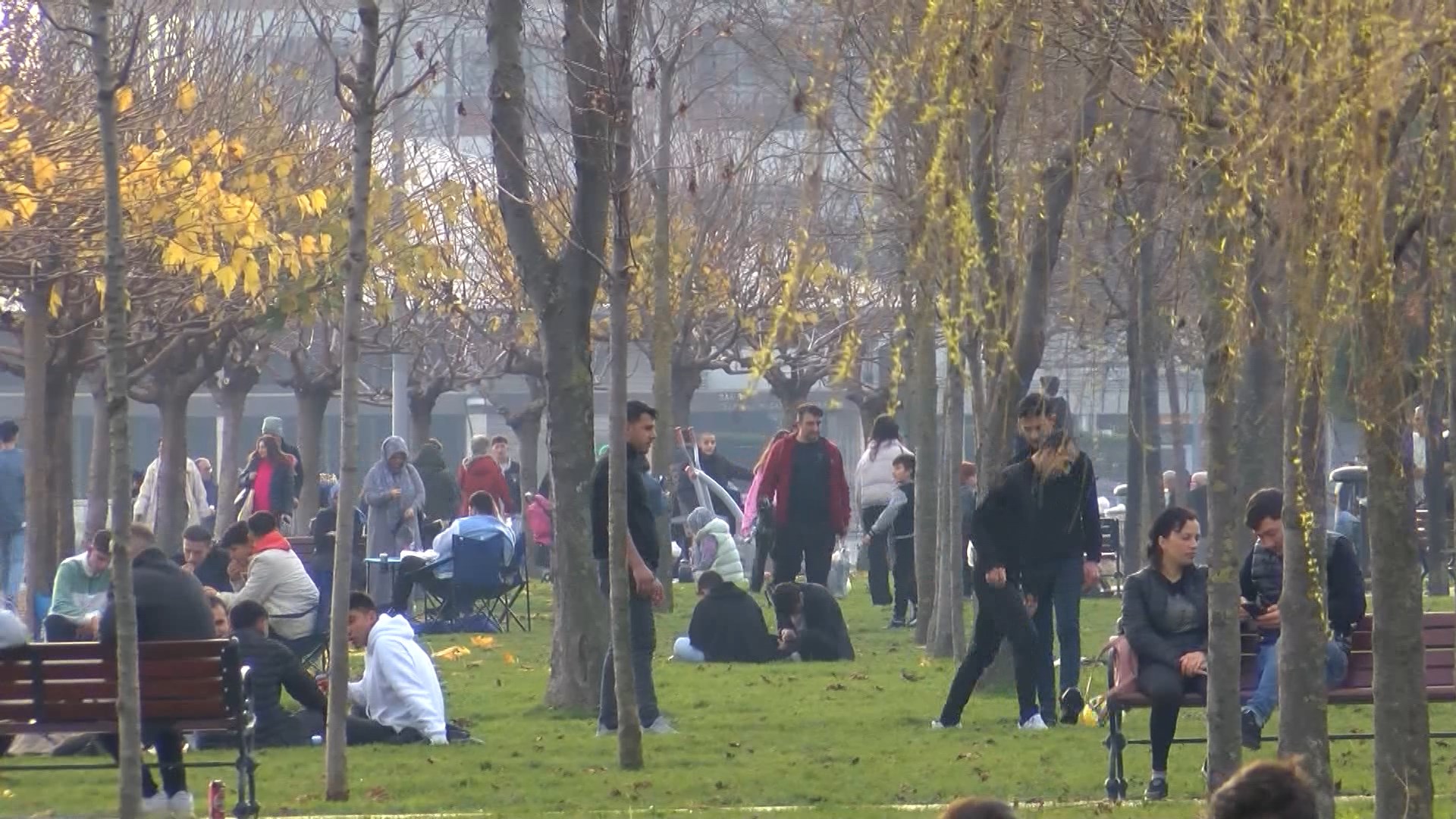 Yılın ilk gününde park ve sahiller doldu taştı 