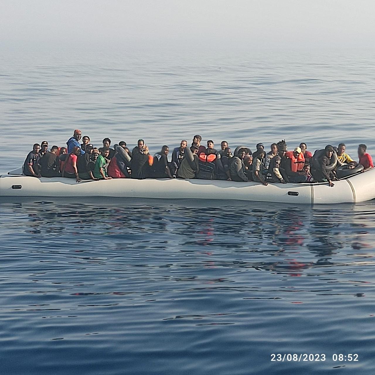 Yunanistan sahil güvenliği, göçmen botundaki 50 kişiyi kurtardı