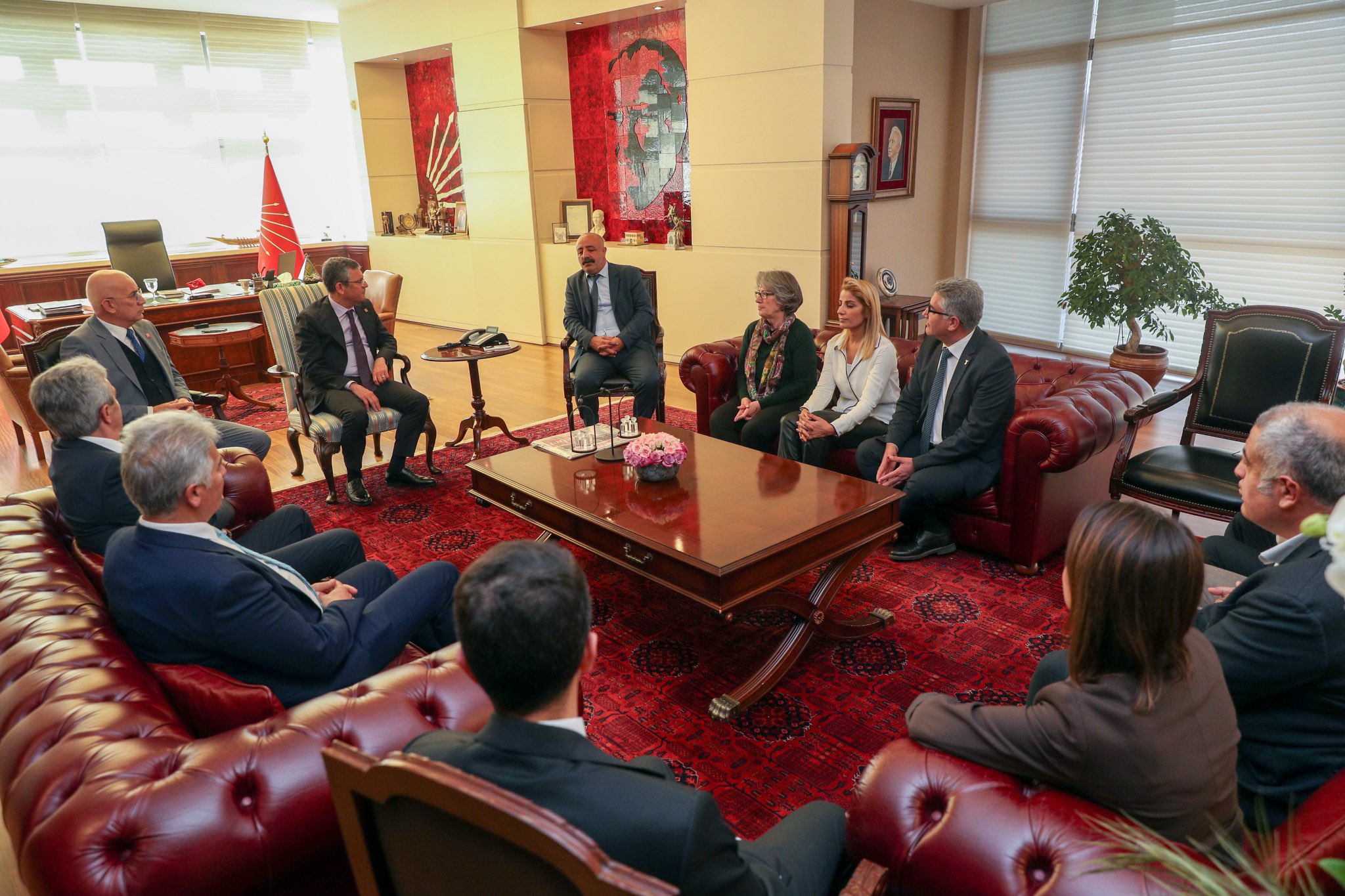 Özgür Özel; Alevi Vakıf, Federasyon ve Dernek Başkanlarıyla bir araya geldi